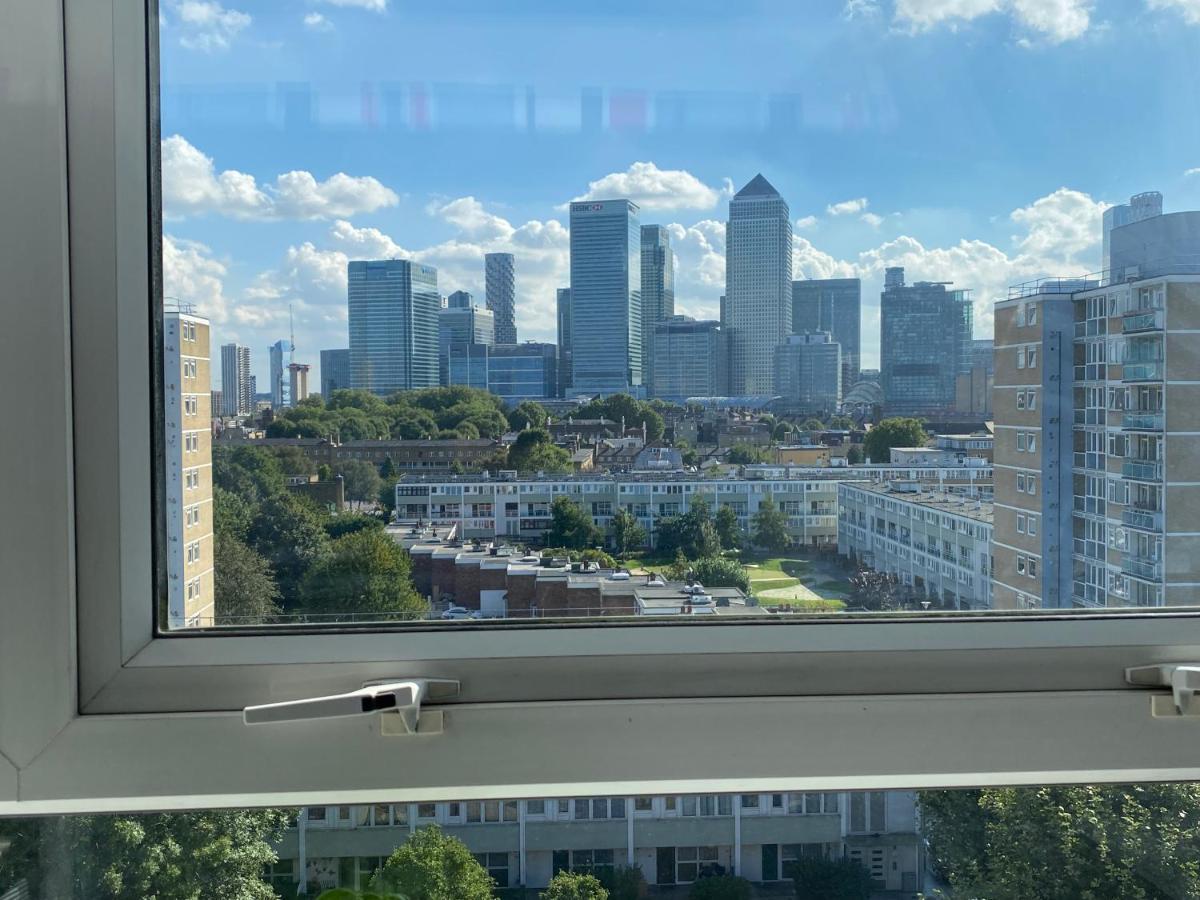 Bedroom With An Office Desk In A Shared 2 Bedroom Flat Near Canary Wharf Londra Dış mekan fotoğraf